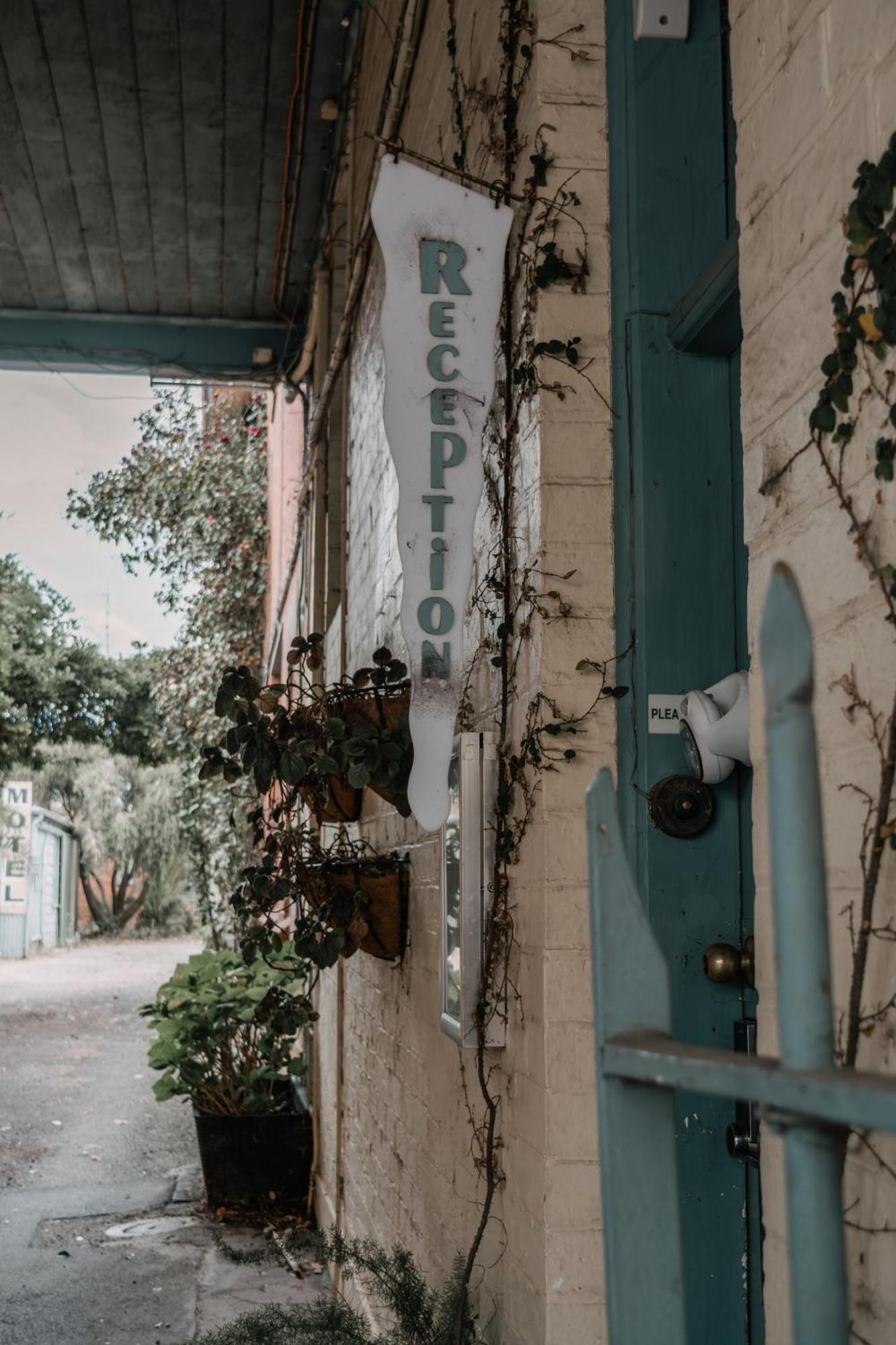 La Cochon Rose Motel Saint Arnaud Εξωτερικό φωτογραφία